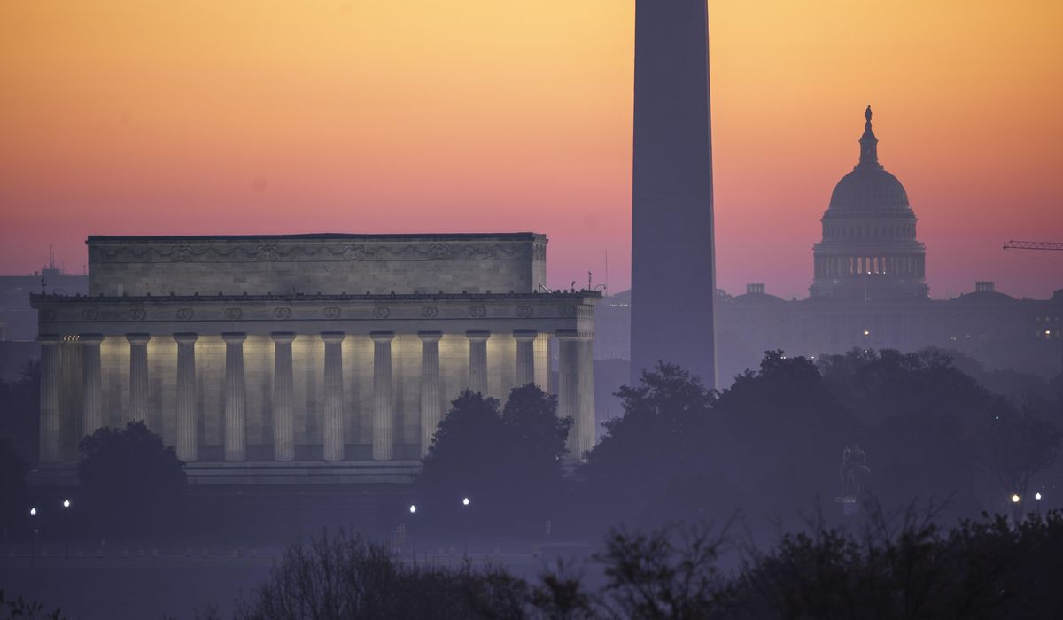 Fire breaks out near Lincoln Memorial