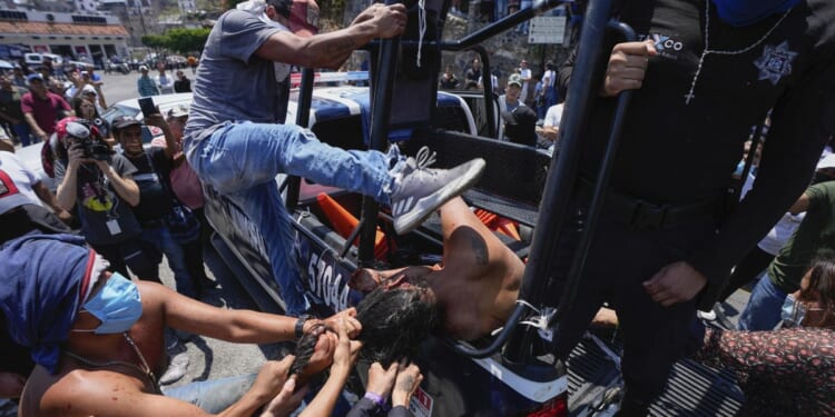 Mob in Mexico brutally beats suspected kidnapper to death hours before Holy Week procession