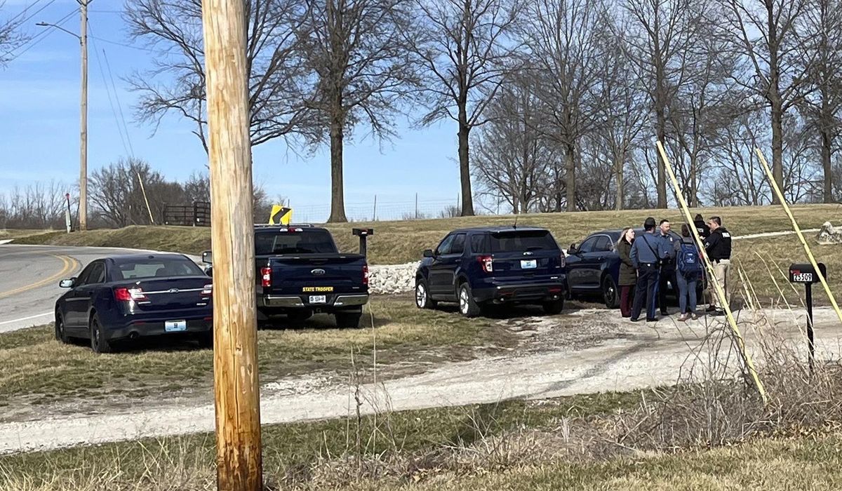 2 officers shot and wounded in Independence, Missouri, police say