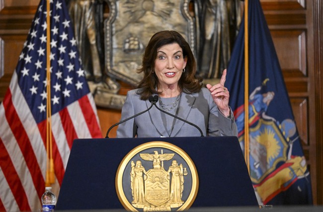 "Get Her Outta Here:' Kathy Hochul Told to Leave Slain NYPD Officer's Wake – PJ Media