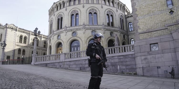 Bomb threats cause brief lockdown at Norwegian Parliament house