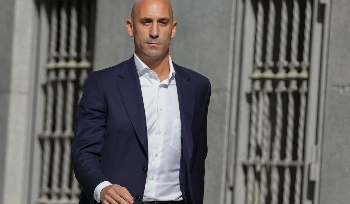 Spanish police arrest ex-soccer federation head Luis Rubiales upon return amid corruption probe