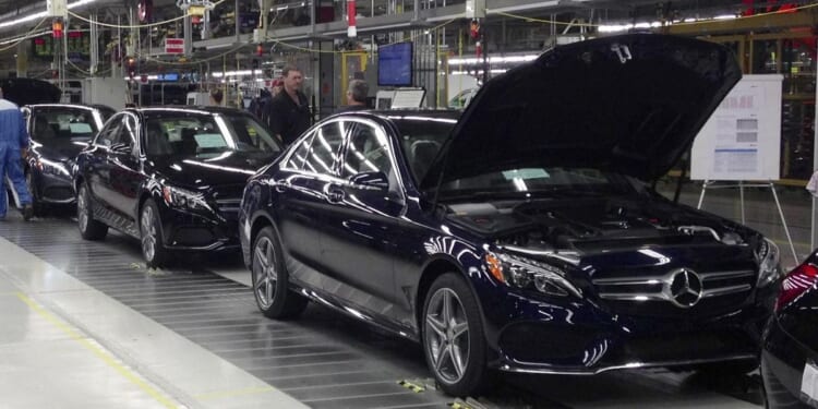 Alabama Mercedes workers to file for union election with NLRB