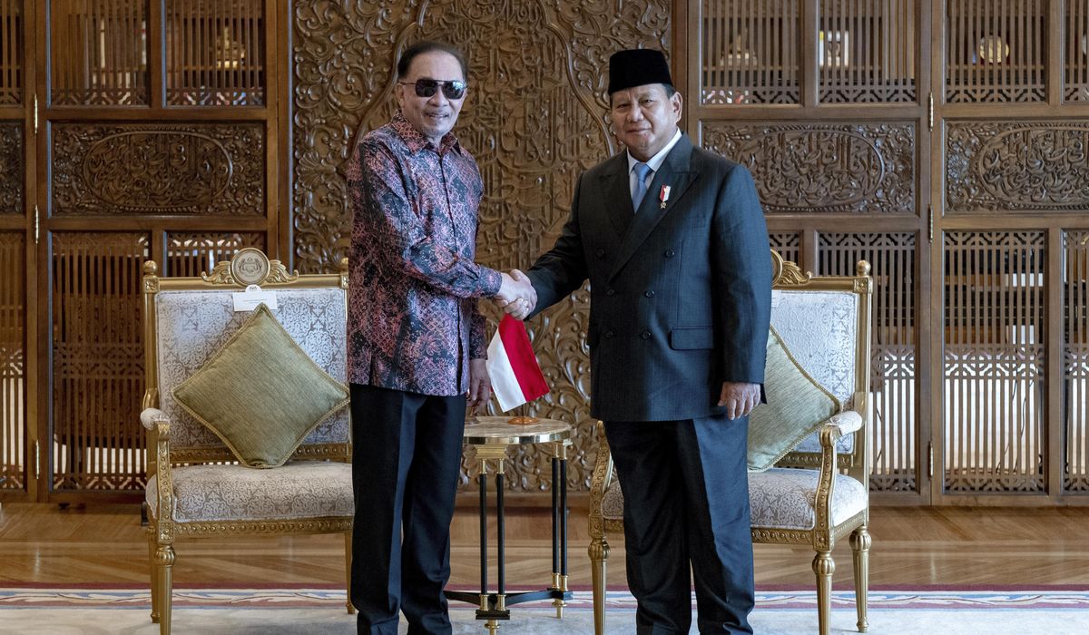 Indonesia's president-elect talks with Malaysian leader about bolstering ties