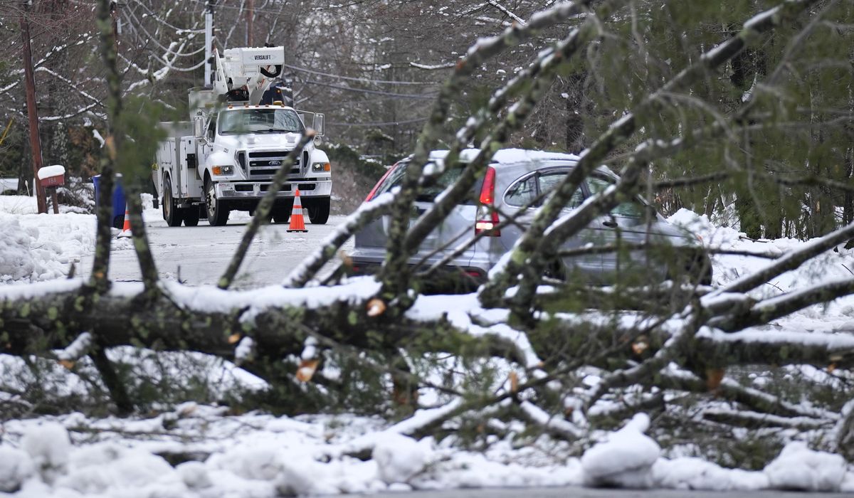 Cleanup starts as spring nor'easter moves on. But hundreds of thousands still lack power