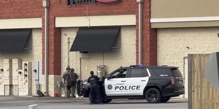 Police in Arkansas shoot man who barricaded himself at a shopping mall