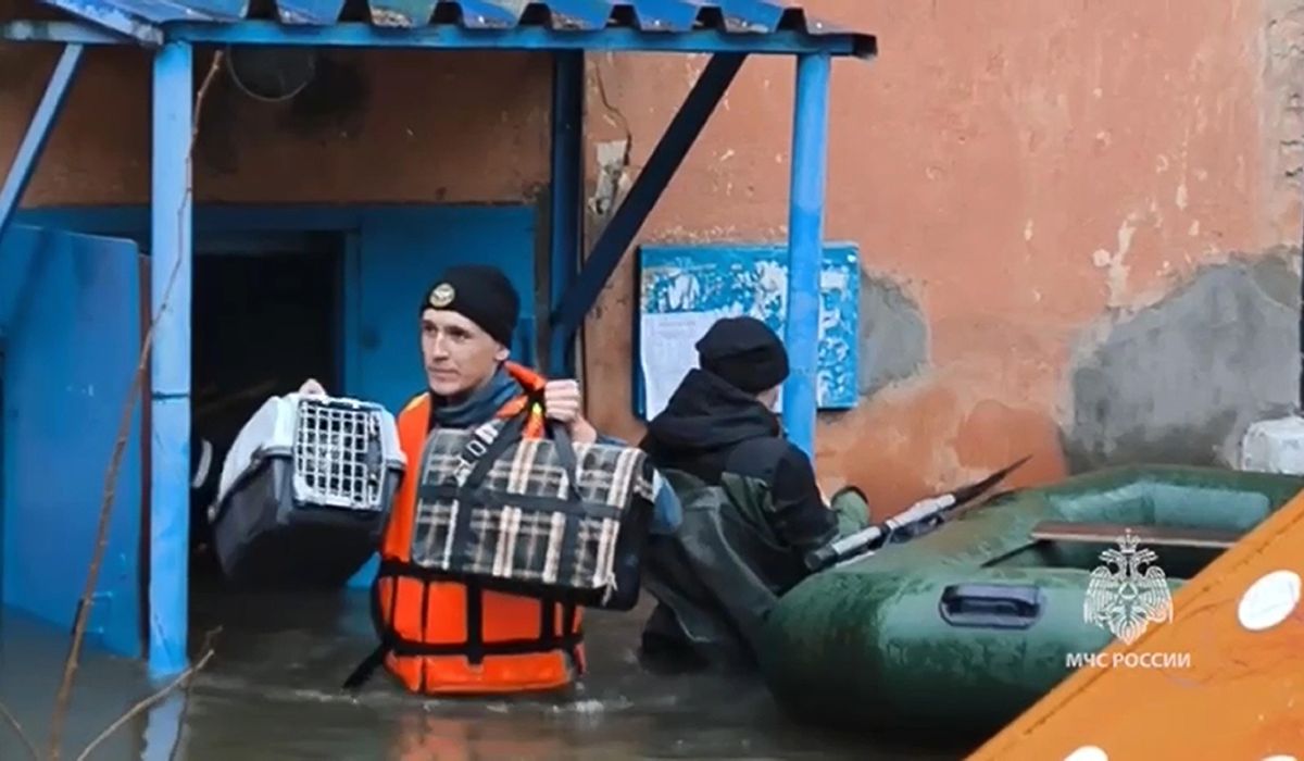 Orenburg region in Russia declared a federal emergency with other regions under flood threat