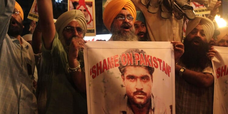 Murder of Amir Tamba, suspect in 2013 fatal attack on Indian Sarabjit Singh, probed by Pakistan