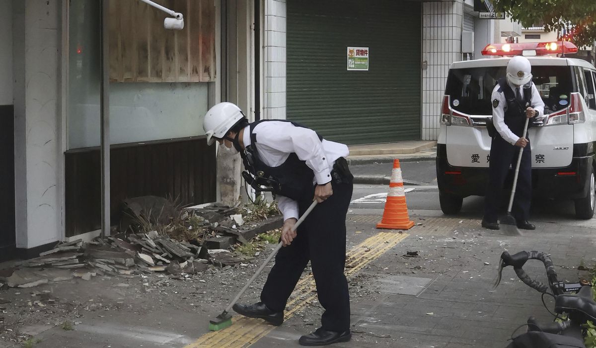 Strong earthquake in southwestern Japan leaves 9 with minor injuries, but no tsunami