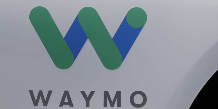 Waymo robotaxis block freeway traffic in California