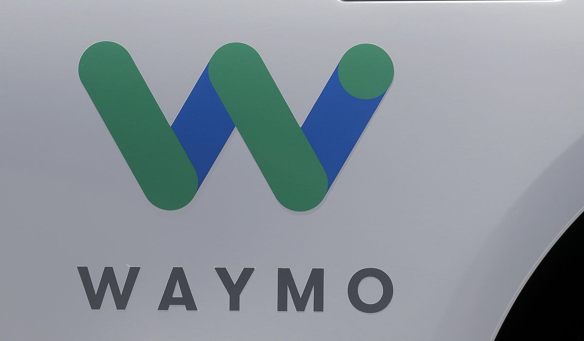 Waymo robotaxis block freeway traffic in California