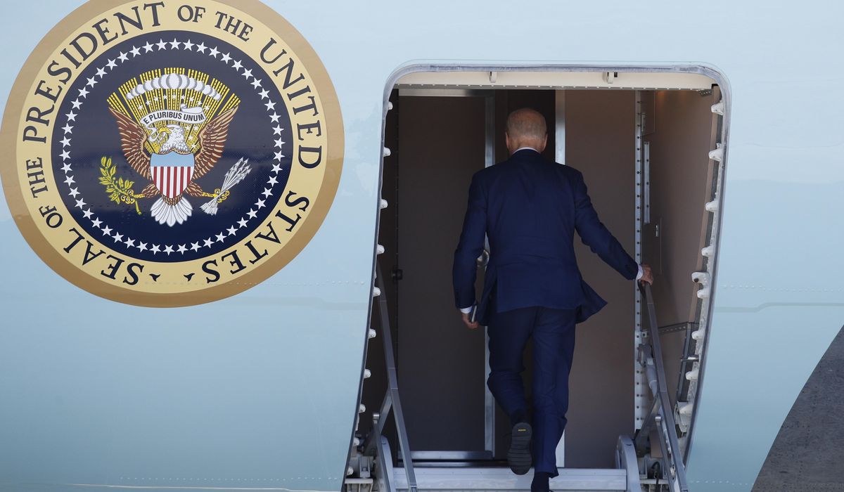 Who pays for a president's campaign travel?