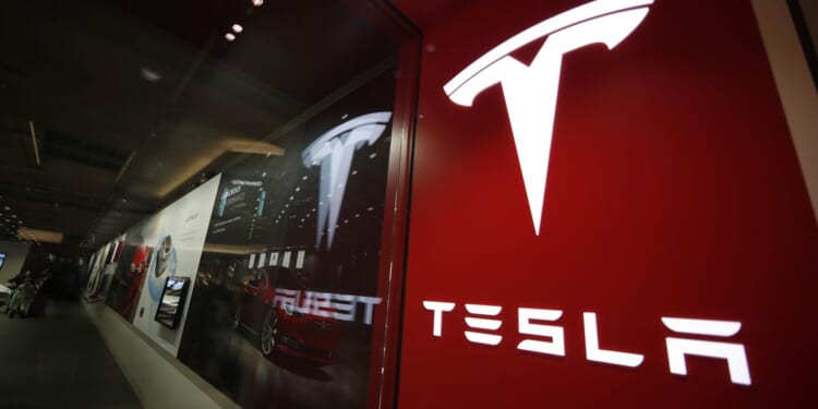 Tesla shareholder asks judge to keep company in Delaware