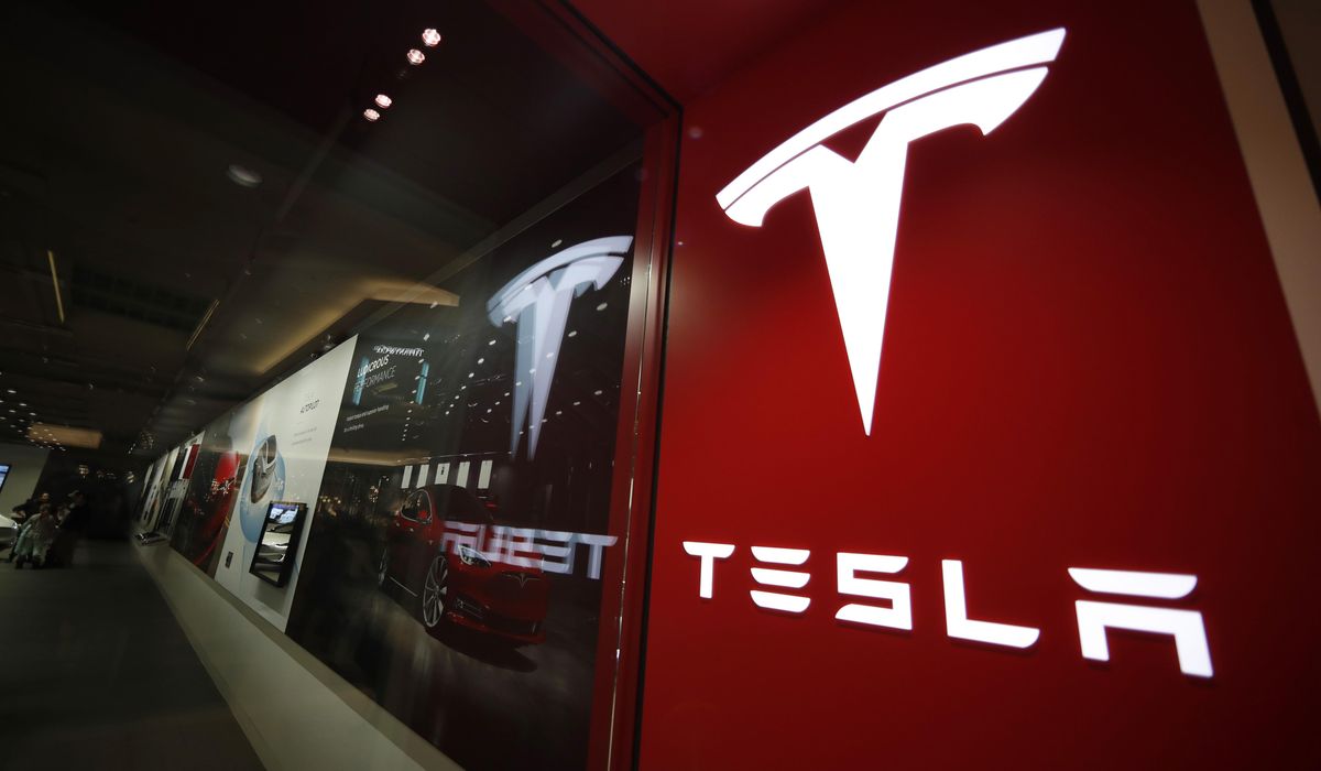 Tesla shareholder asks judge to keep company in Delaware