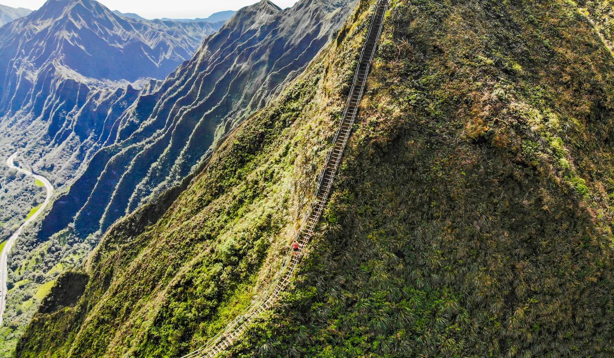 Honolulu police arrest seven for attempting to illegally hike the Ha'iku Stairs on Oahu