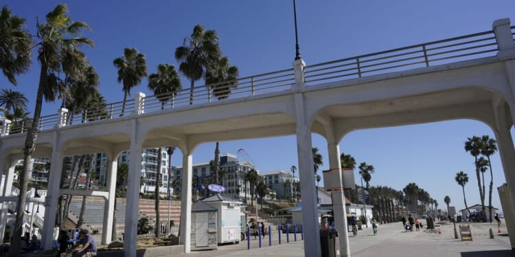 Fire breaks out in abandoned restaurant on California's Oceanside Pier