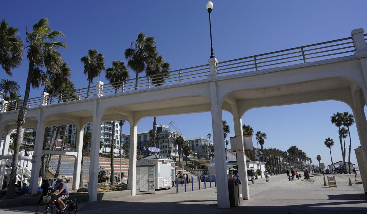 Fire breaks out in abandoned restaurant on California's Oceanside Pier