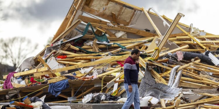 Residents in Nebraska, Iowa, sort through rubble after tornadoes hammer region