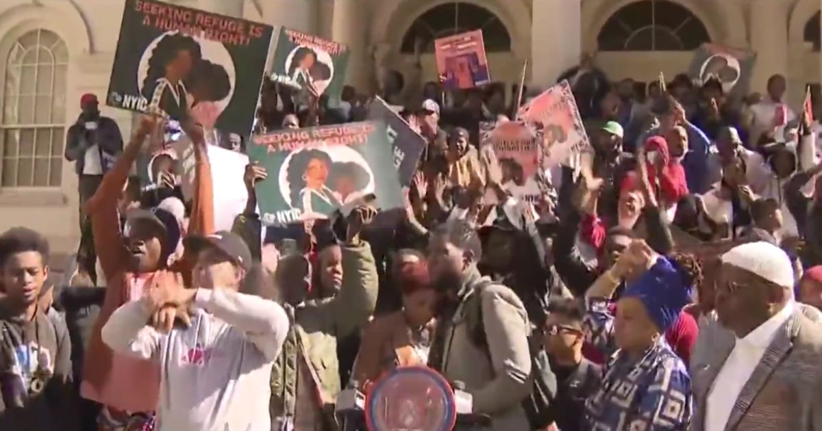 Hundreds of African Immigrants Flock to NY City Hall to Complain That Living Conditions Are 'Not What They Were Expecting'