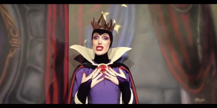 Recent reports indicate that a Disney World cast member playing the Evil Queen is actually a man.