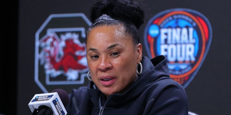 Head coach Dawn Staley of the South Carolina Gamecocks.