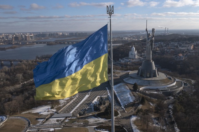 WTAF? House Democrats Wave Ukrainian Flags After $60 Billion Aid Package Approved – PJ Media