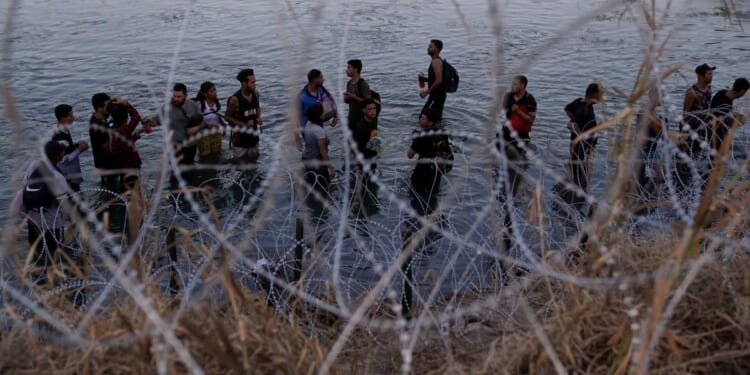 illegal immigrants in Eagle Pass, Texas