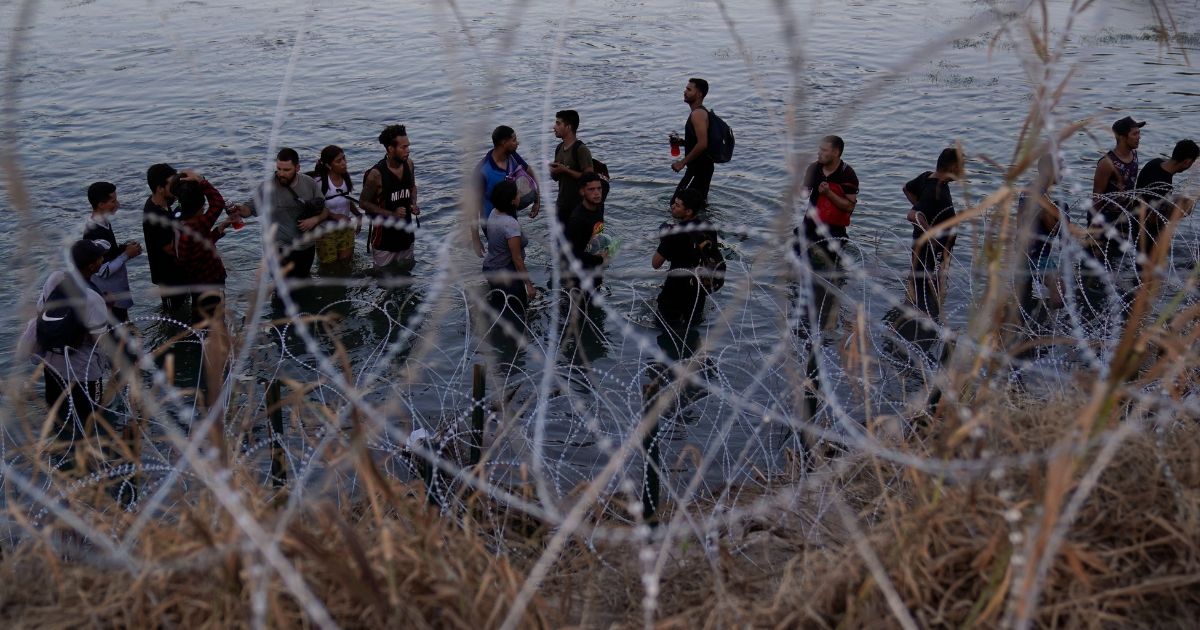 illegal immigrants in Eagle Pass, Texas