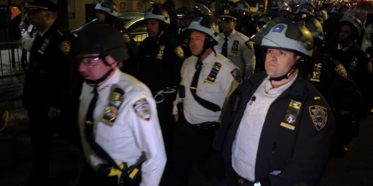 NYC police officers begin entering Columbia University campus in large numbers