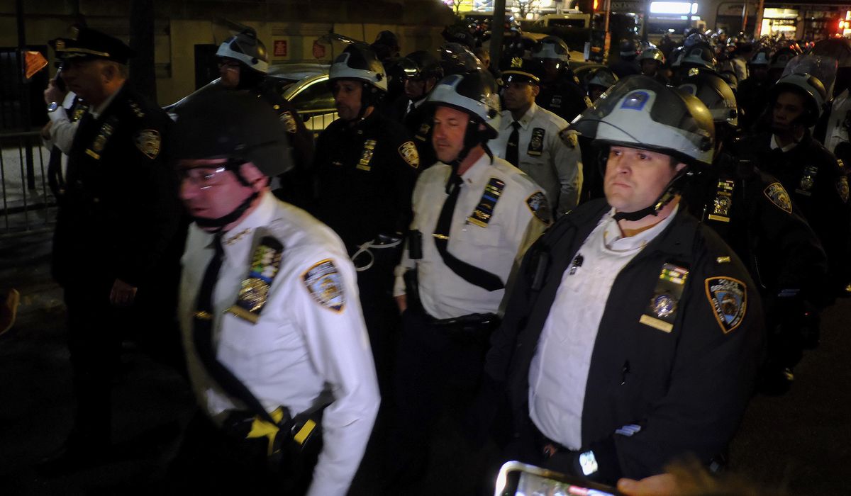 NYC police officers begin entering Columbia University campus in large numbers