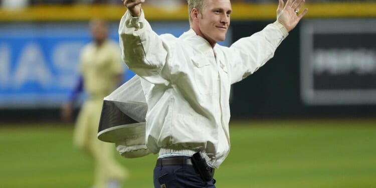 Beekeeper who cleared swarm from netting at Diamondbacks game now has his own baseball card