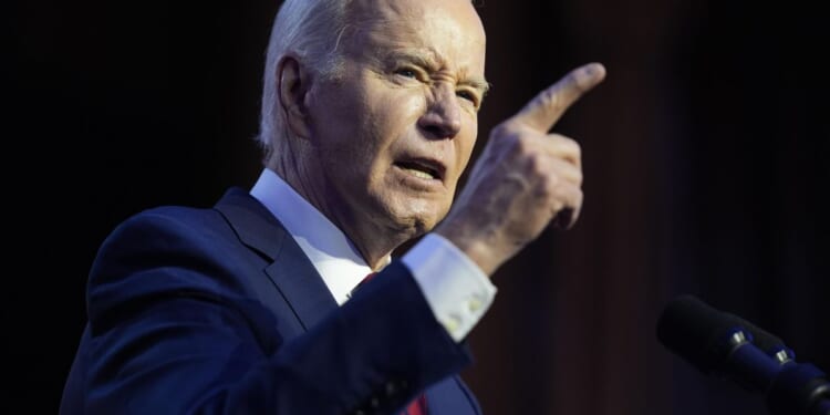 Joe Biden again reads speaking instructions in North Carolina remarks