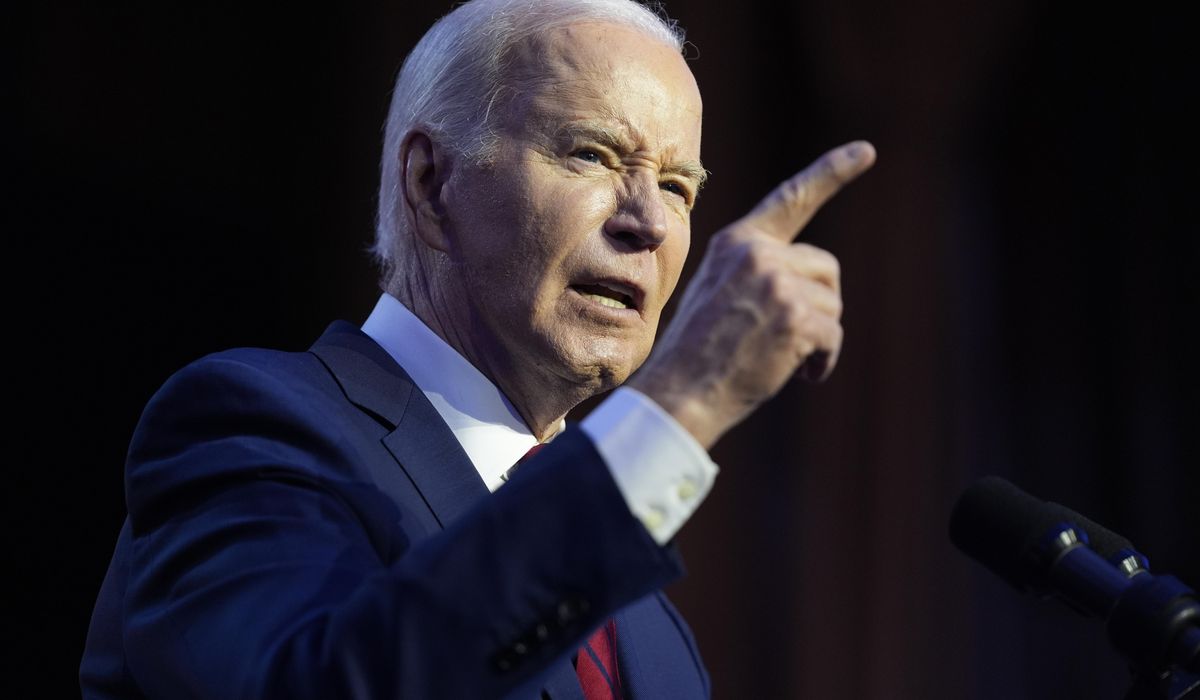 Joe Biden again reads speaking instructions in North Carolina remarks