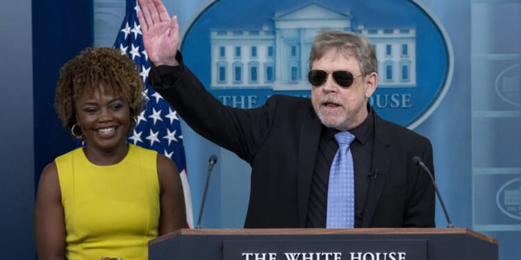 White House inexplicably trots out 'Star Wars' legend Mark Hamill at press briefing