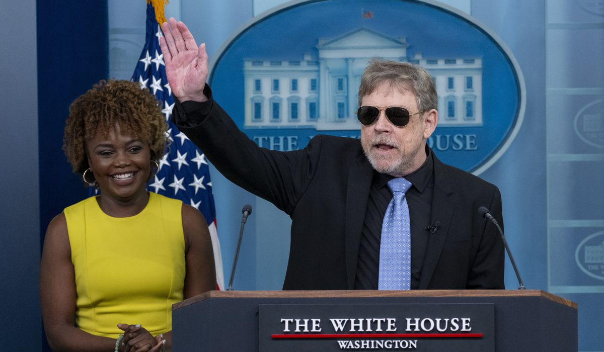 White House inexplicably trots out 'Star Wars' legend Mark Hamill at press briefing