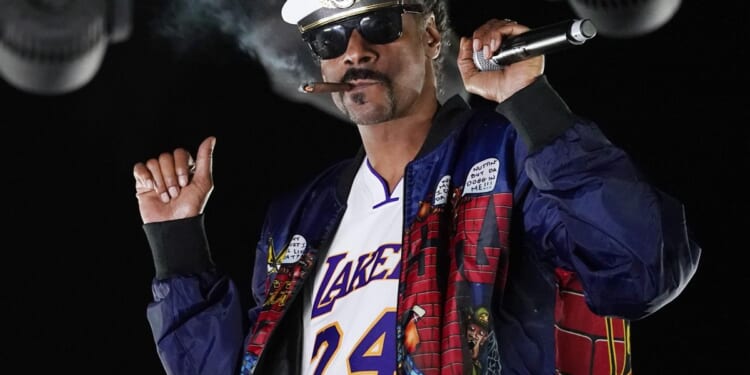 Snoop Dogg brand is attached to Arizona Bowl after Barstool Sports sponsorship fizzles