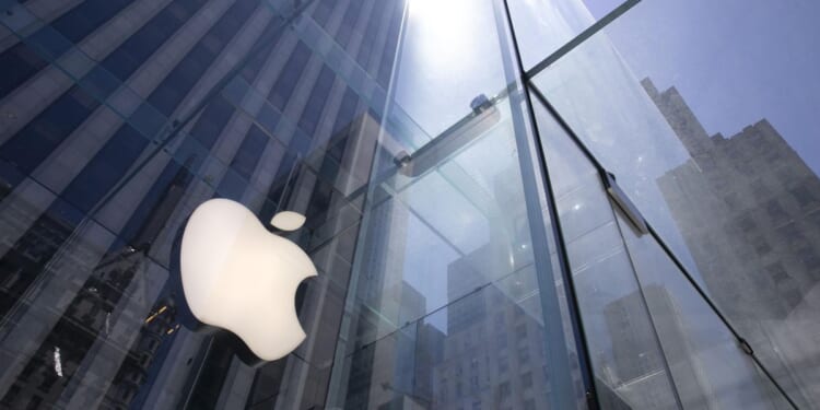 Labor board rules Apple violated workers' rights in New York store