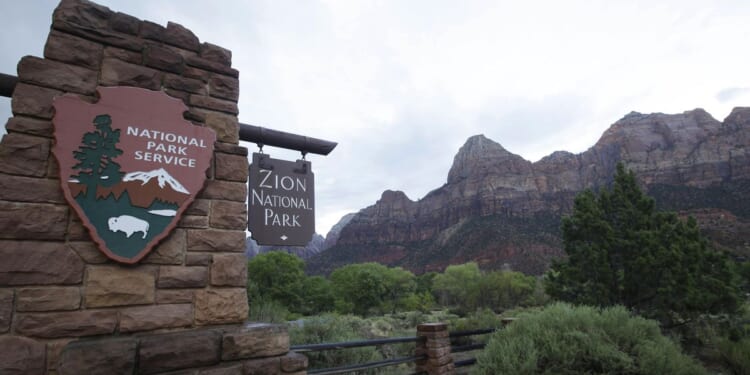 Hiker found listless in Zion National Park, later declared dead