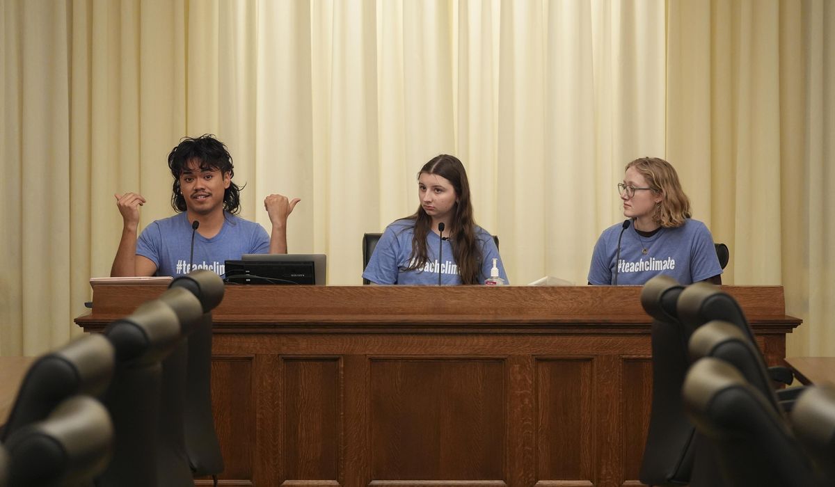 U.S. high school students, frustrated by lack of climate education, press for change