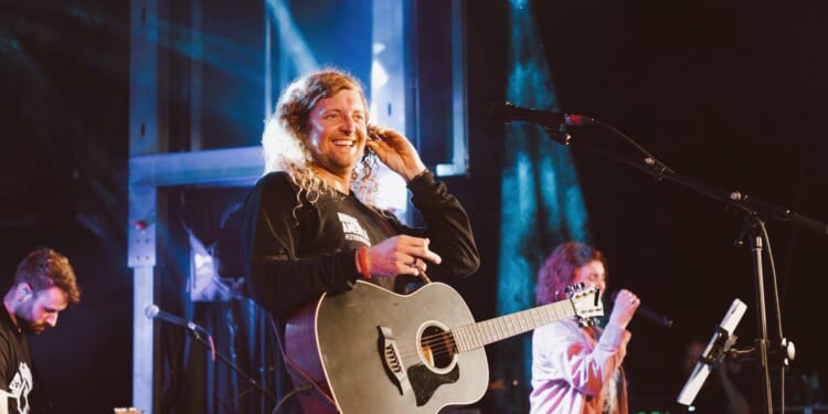 Christian singer Sean Feucht leads pro-Israel rally at USC on heels of Columbia firestorm