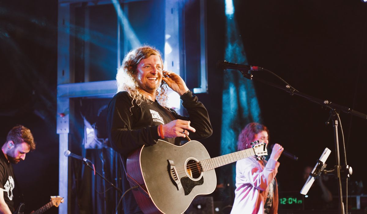 Christian singer Sean Feucht leads pro-Israel rally at USC on heels of Columbia firestorm