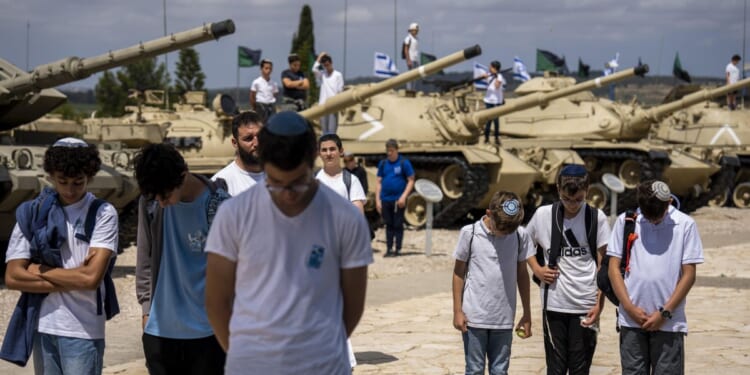 Israel notes Memorial Day, as hundreds of thousands flee Rafah assault