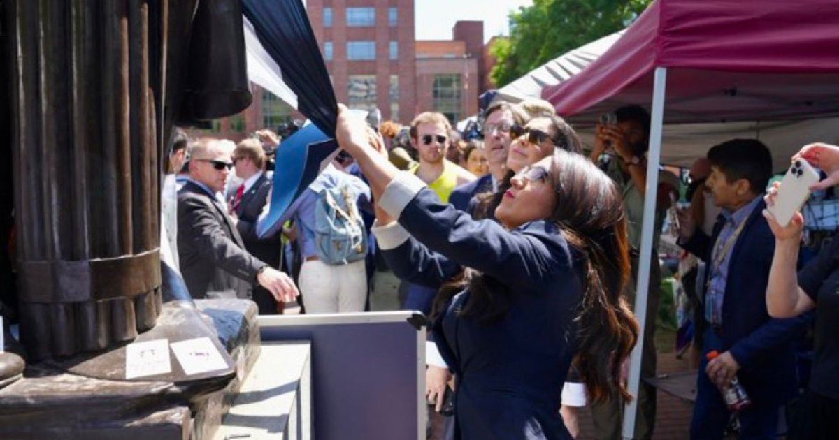 Rep. Lauren Boebert tries to remove a Palestinian flag covering a statue of George Washington at George Washington University in D.C.