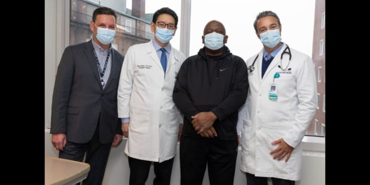 This X screen shot shows Rick Slayman alongside medical professionals. Slayman became the first person to receive a pig kidney transplant, and passed away a few months after the operation.