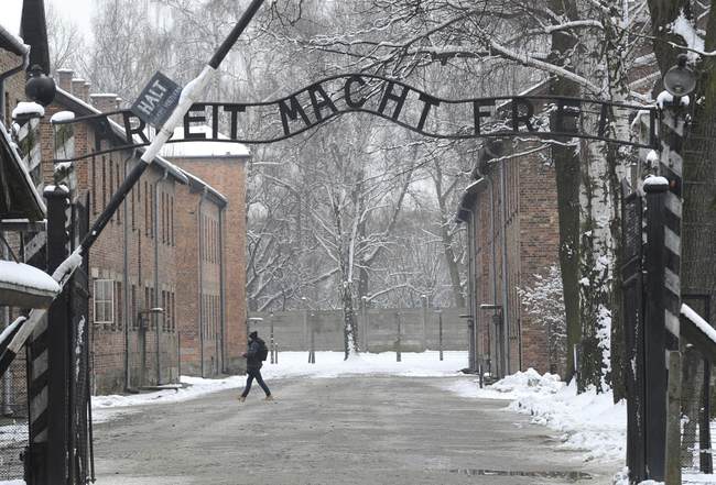 Pro-Hamas Zealots at Auschwitz on Holocaust Remembrance Day – HotAir