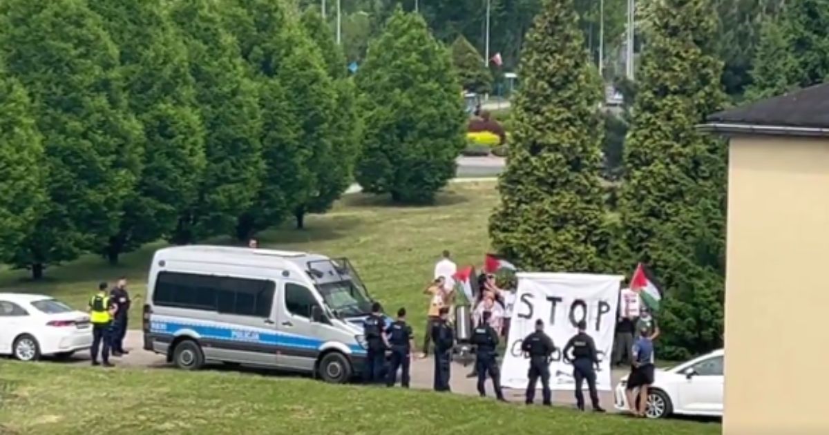 Revolting Pro-Gaza Activists Protest Outside Auschwitz for 'March of the Living' to Honor Victims