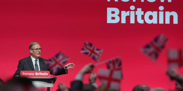 Keir Starmer argues for inclusive patrotism and accuses Farage of trying to divide Britain