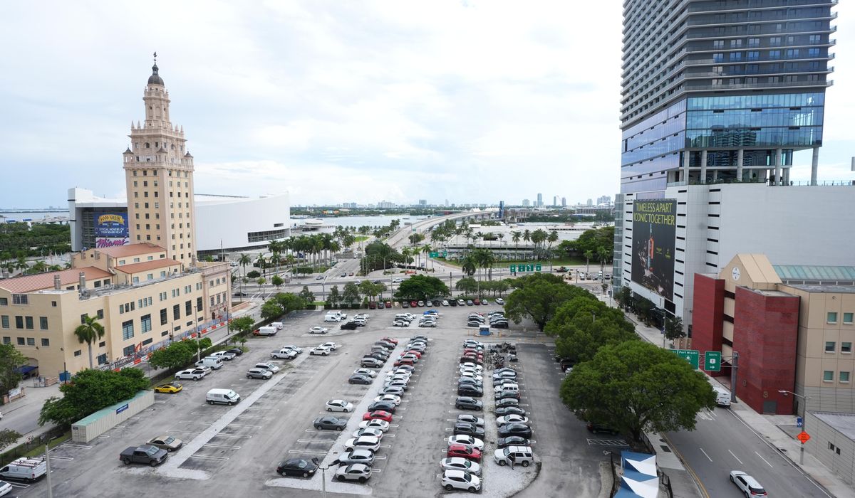Florida officials gift prime Miami real estate for Donald Trump's presidential library
