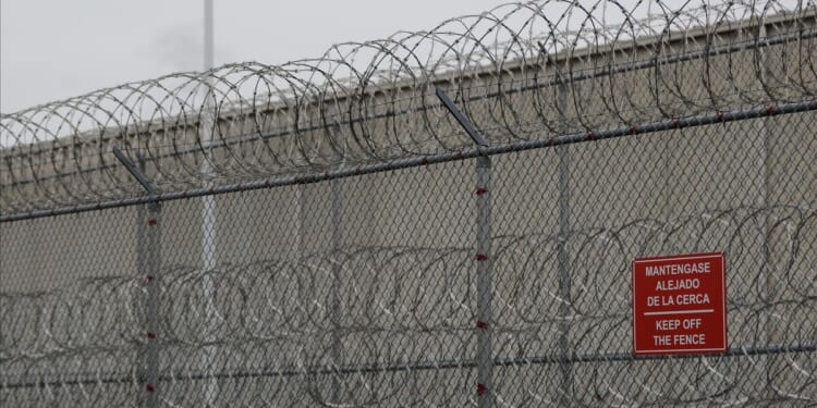 Federal judge says immigrants in Washington state have right to bond hearings