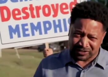 On Wednesday, a CNN reporter in Memphis, Tennessee, was photobombed with a sign that destroyed his story's narrative that local residents do not want help with their crime-ridden city.